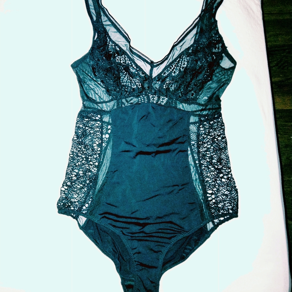 Signature 8 black mesh lace bodysuit 🖤